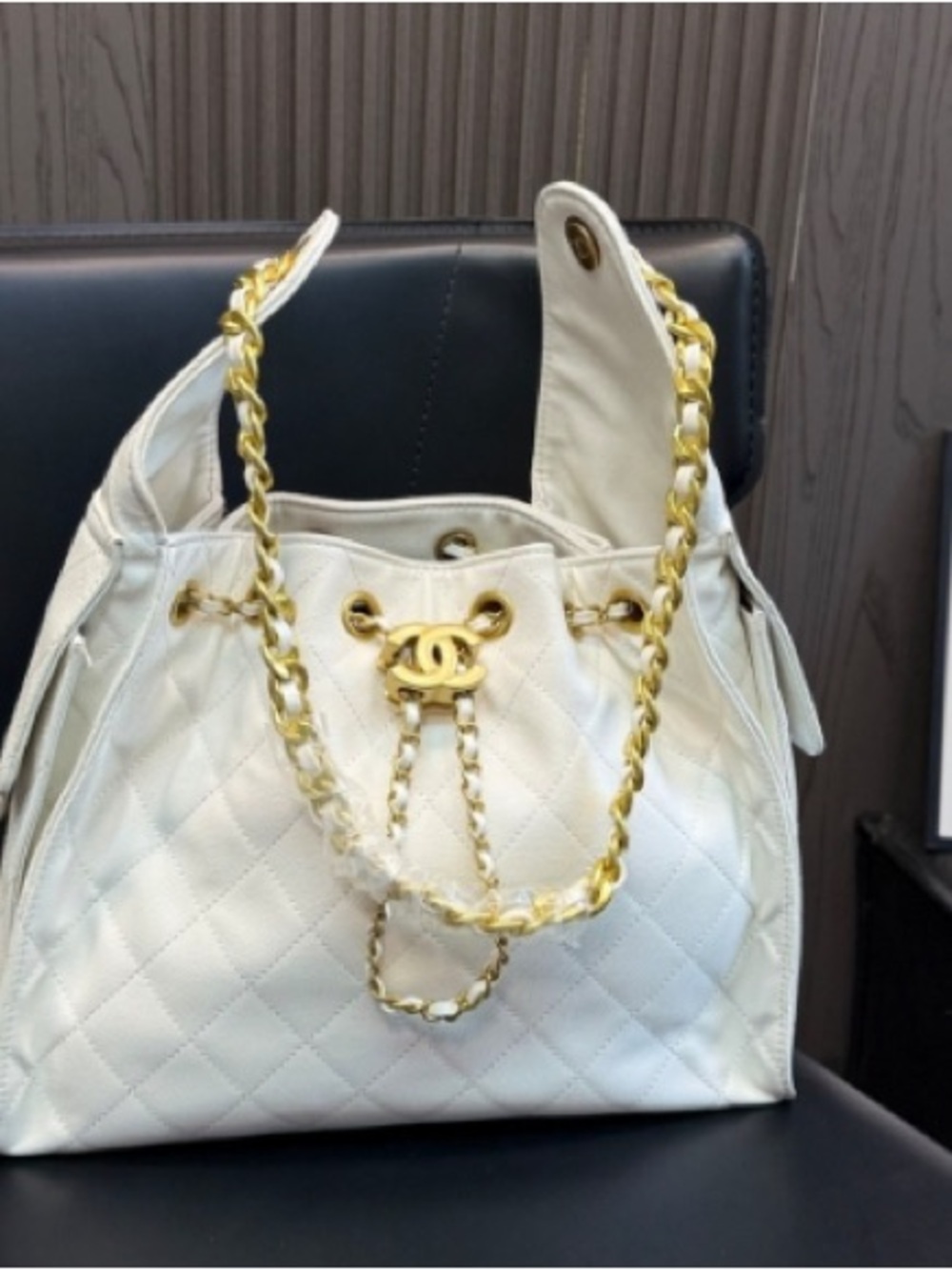 CHANEL Cream Quilted Leather Drawstring Shoulder Bag with Gold Chain